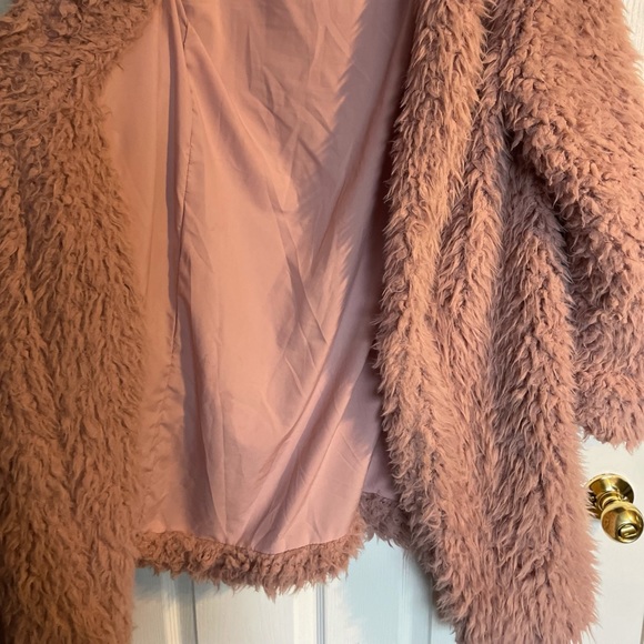 Fluffy pink cardigan - Picture 2 of 2